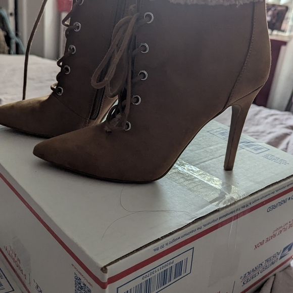 Jessica Simpson  size 7 - Picture 3 of 3
